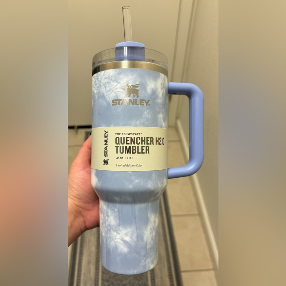 Stanley 40oz The FlowState Quencher H2.0 Tumbler : Ocean Tie Dye